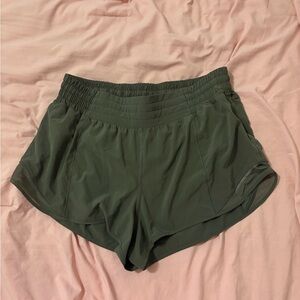 lululemon hotty hot shorts 2.5” size 10
